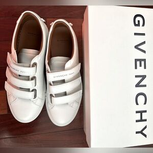 Givenchy white Spectre Sneaker, size 9.5 (40)